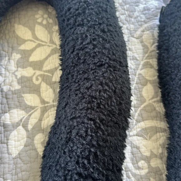 Rachel Zoe Decoratove Snake Pillow Halloween 🎃 🐍 Black Sherpa NWT - Picture 4 of 5